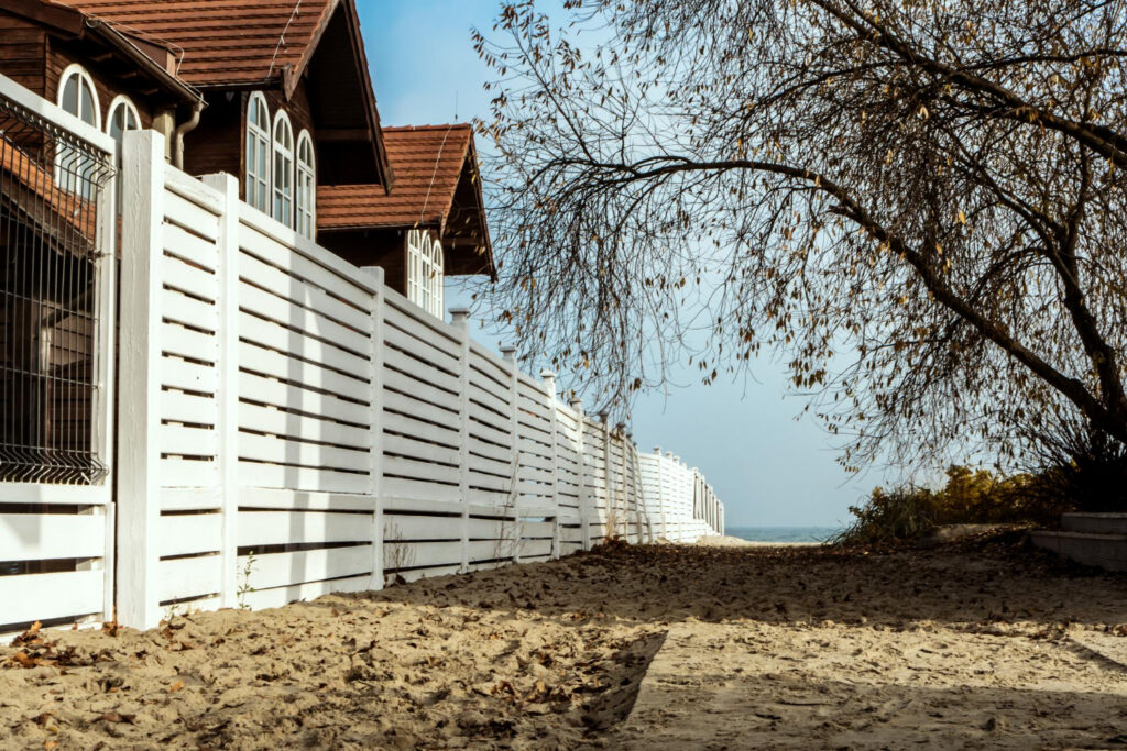 how long does a wood fence last